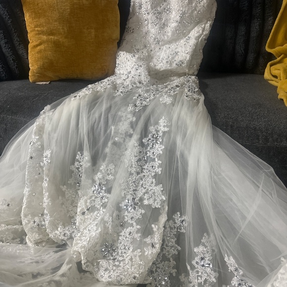 Wedding dress - Picture 15 of 17